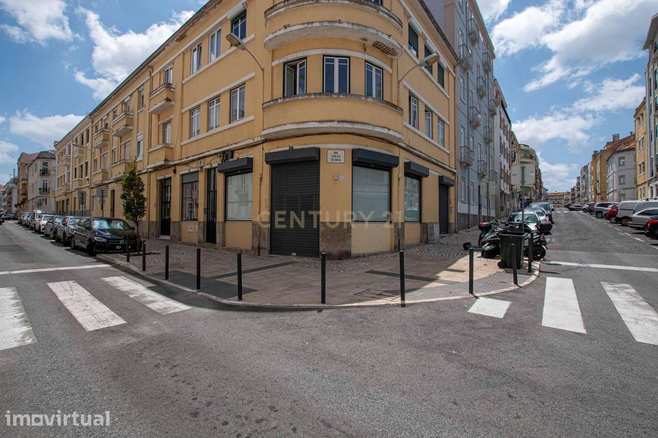Apartamento T2 com Charme | Campo de Ourique | Totalmente Equipado - Grande imagem: 3/40