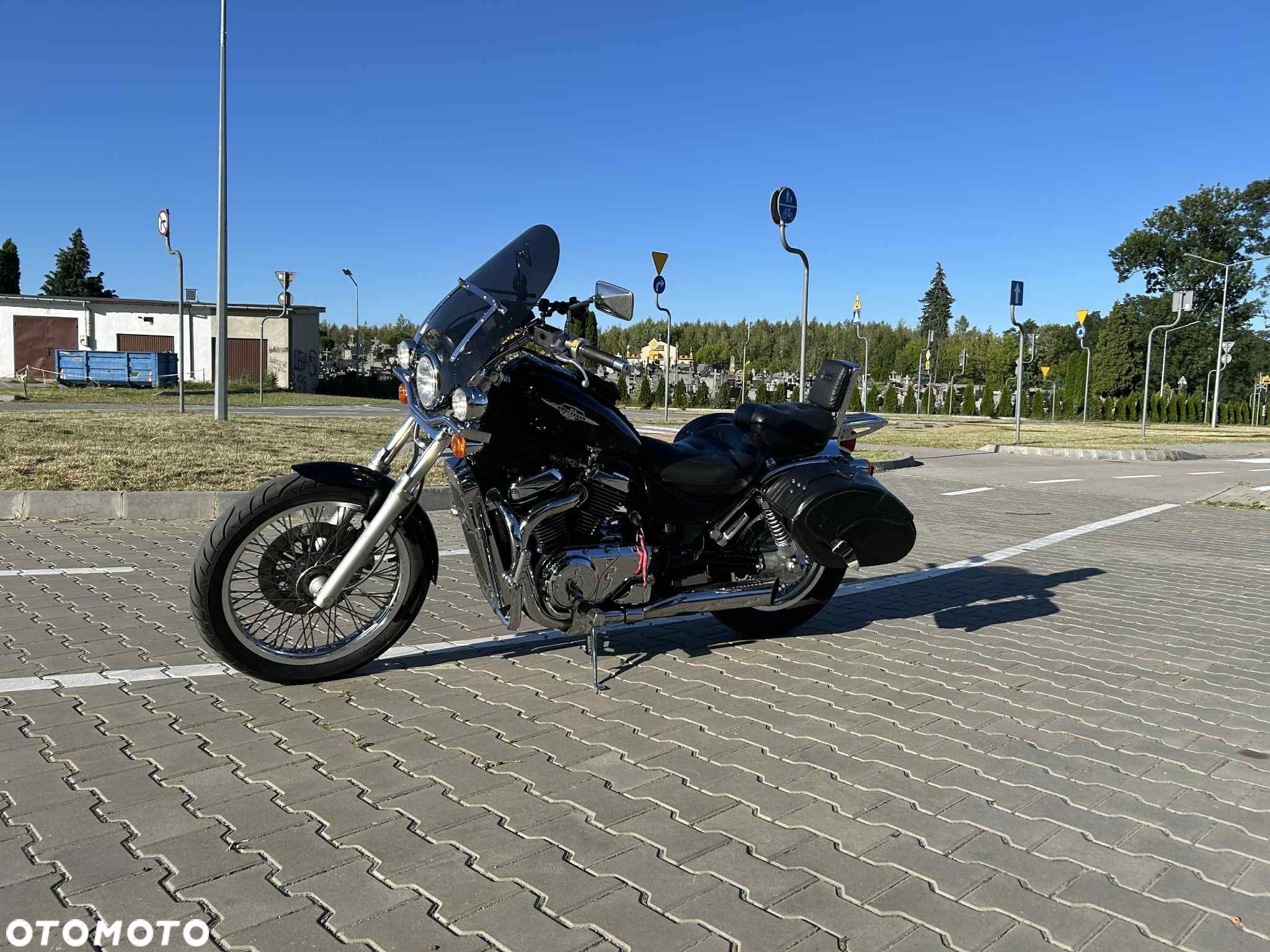 Suzuki Intruder - 1