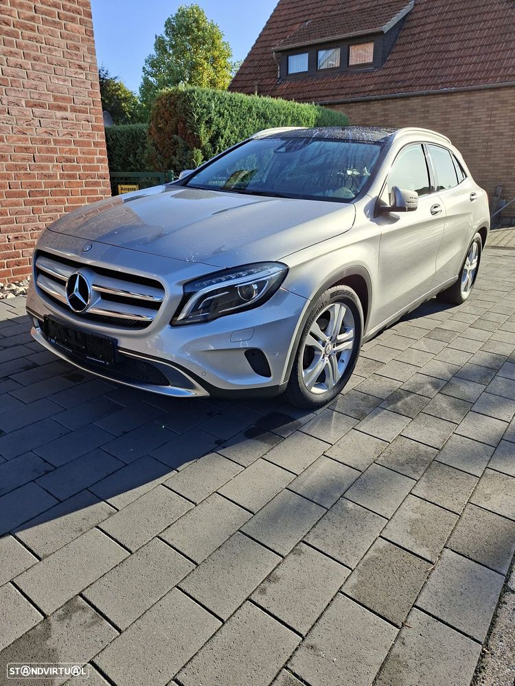 Mercedes-Benz GLA 220 d 4Matic 7G-DCT Urban - 13