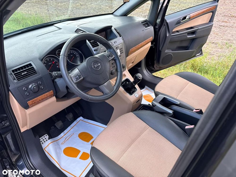 Opel Zafira 1.6 Cosmo - 22