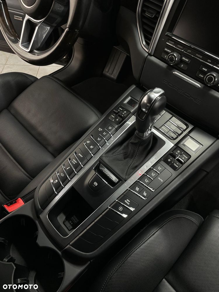 Porsche Macan Turbo PDK - 13