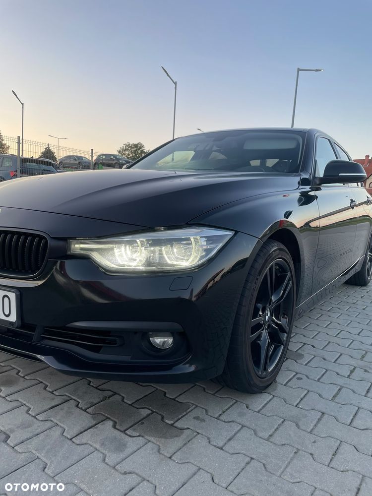 BMW Seria 3 318i - 1