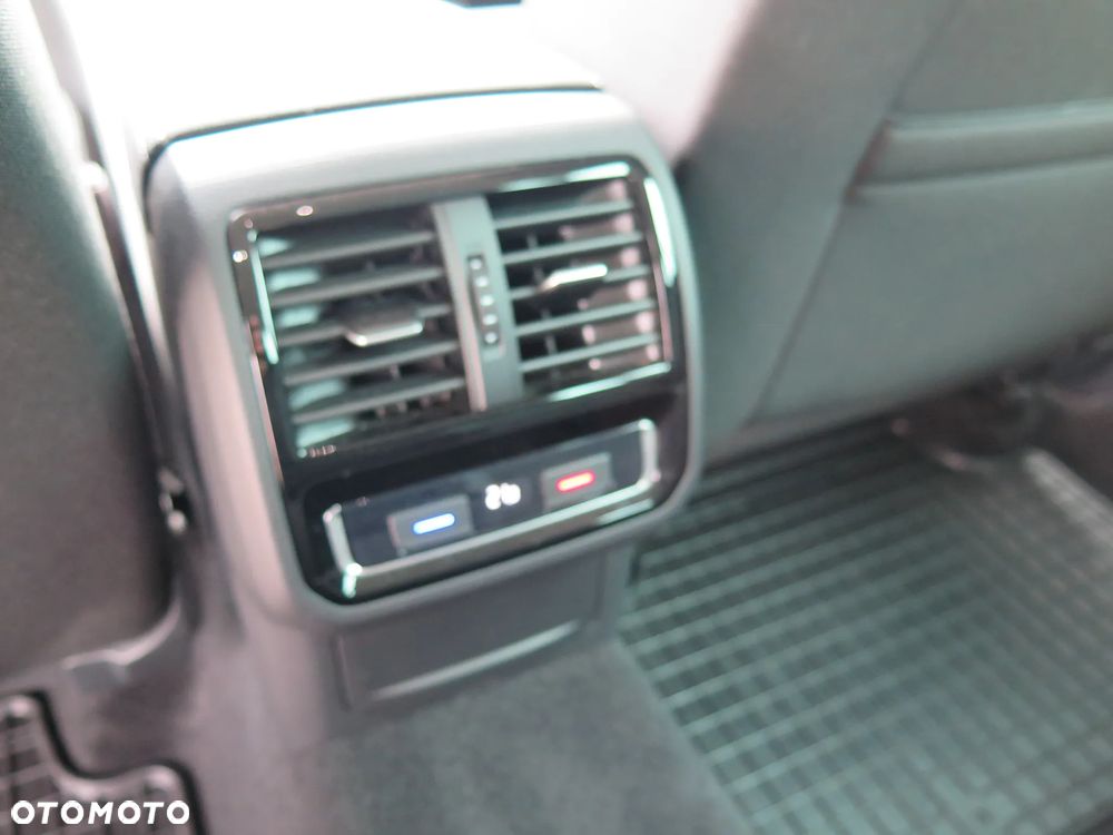 Volkswagen Passat 2.0 TDI SCR DSG 4Motion Business - 32