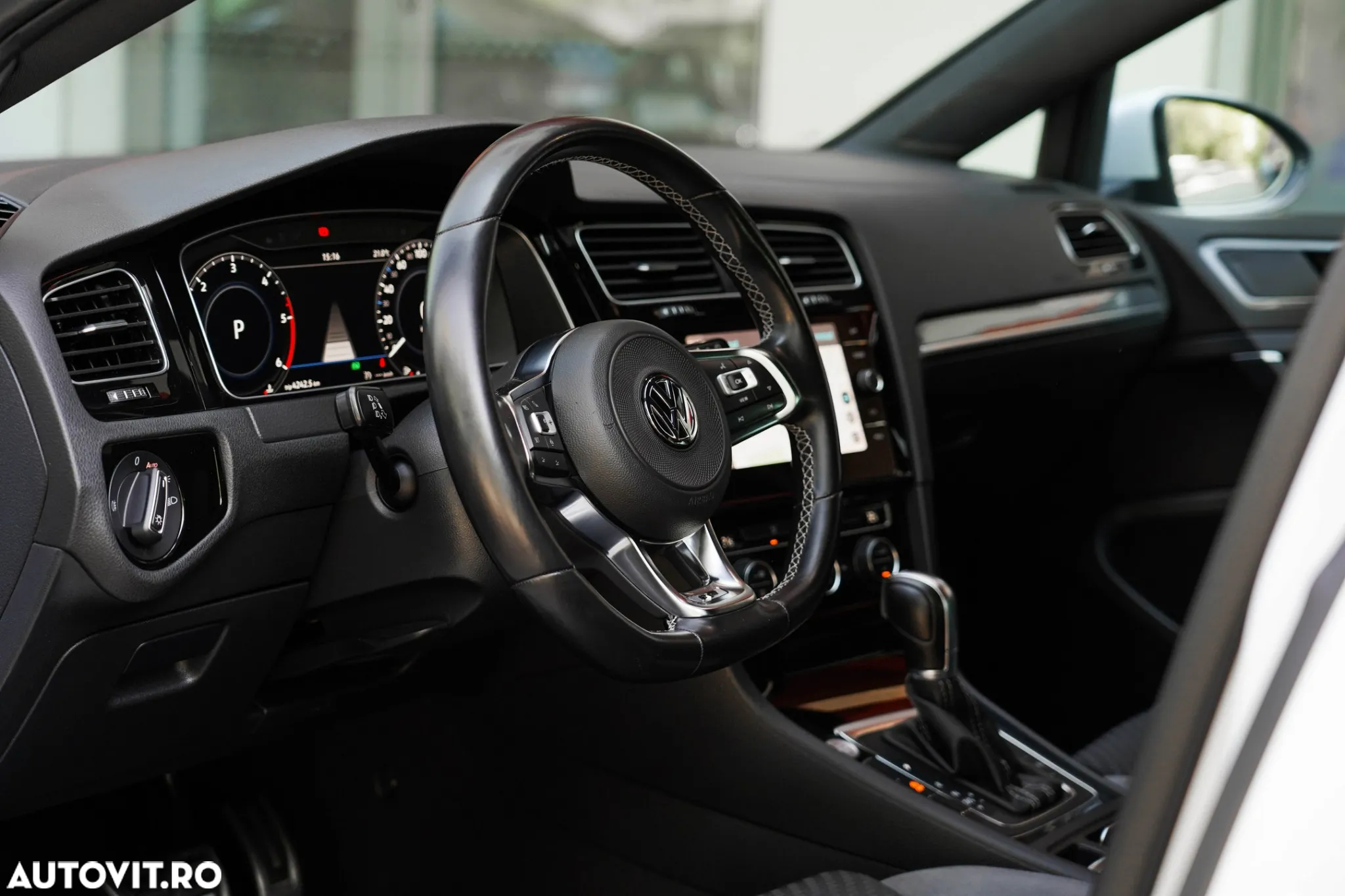 Volkswagen Golf - 18