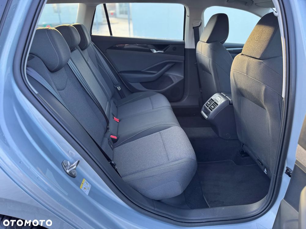 Volkswagen Passat - 11