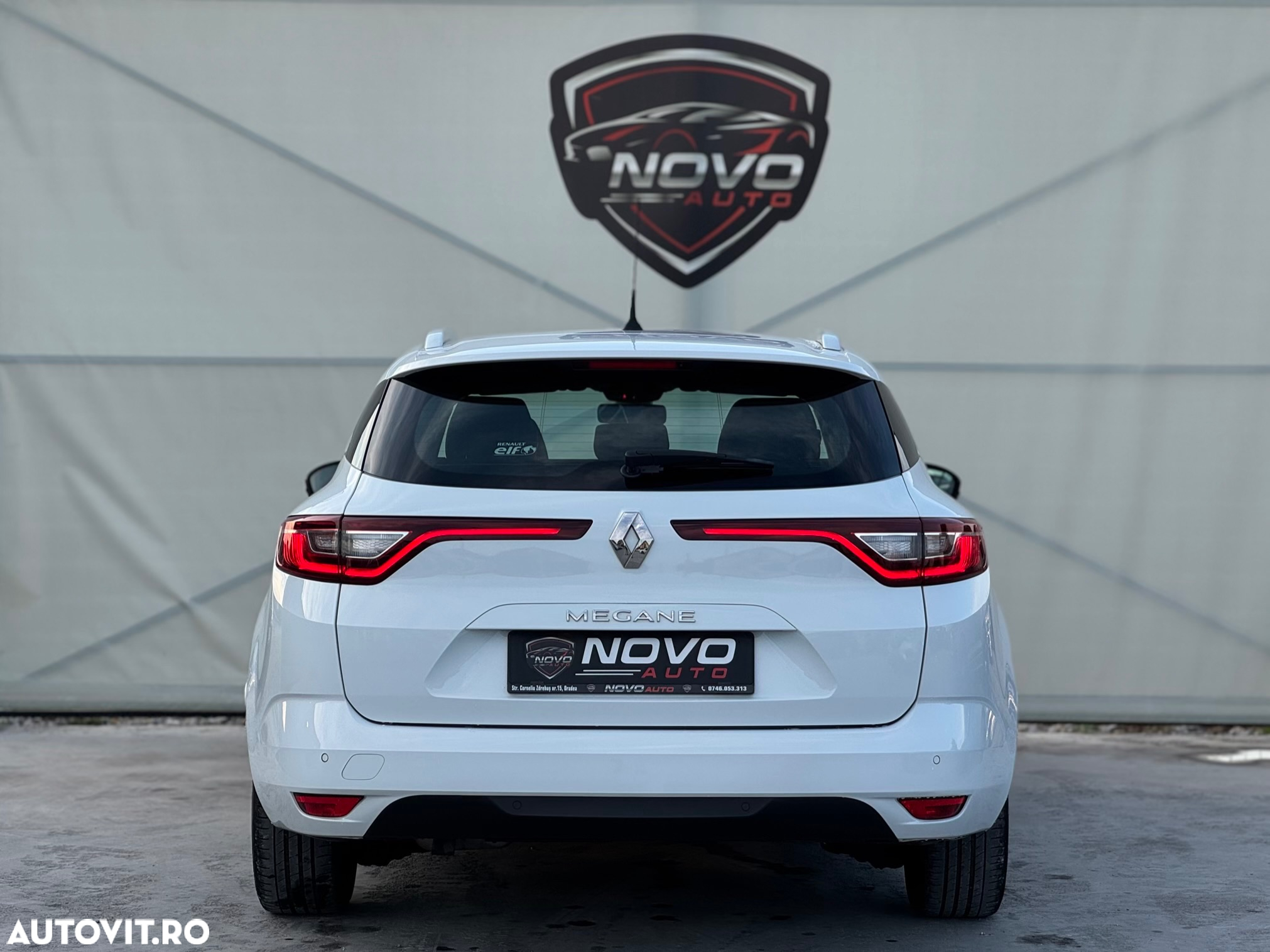 Renault Megane Grandtour TCe 140 GPF BUSINESS EDITION - 32