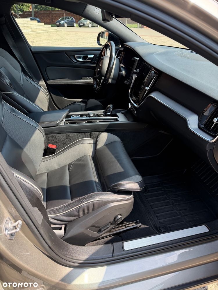 Volvo S60 B4 B R-Design - 11