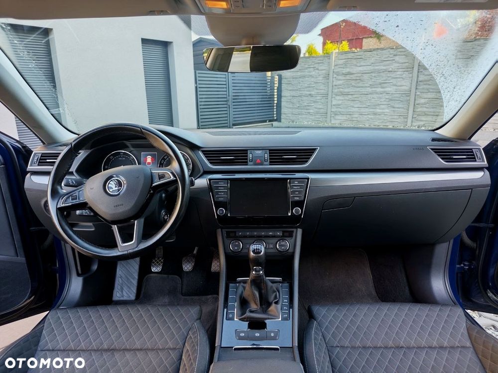 Skoda Superb 2.0 TDI Premium Edition - 10
