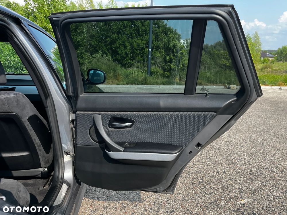 BMW Seria 3 318d Touring Sport Line - 19