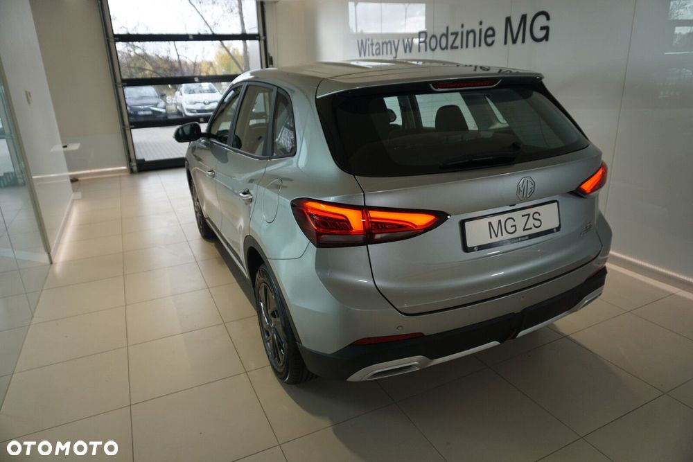 MG ZS - 13