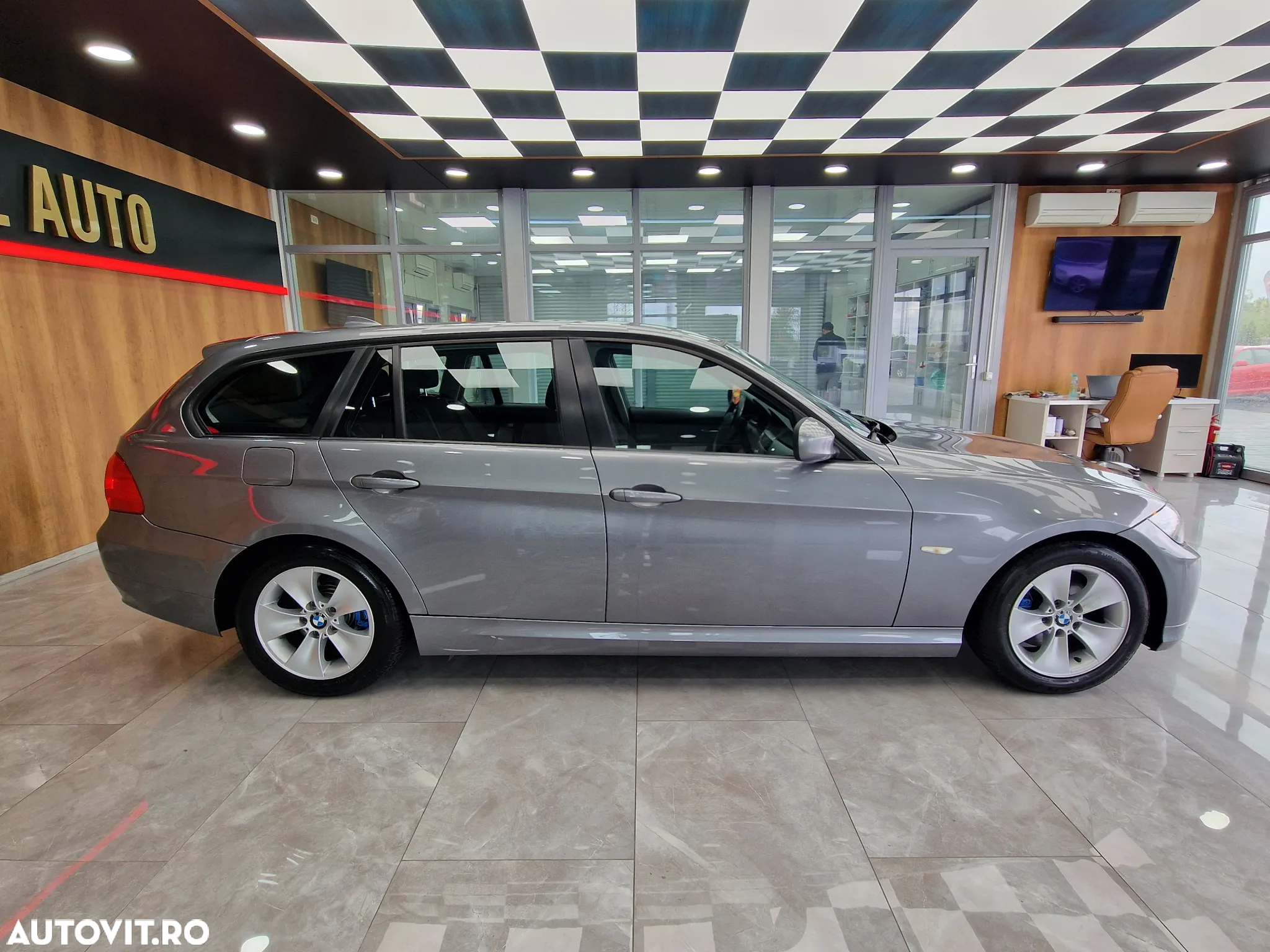 BMW Seria 3 320d DPF Touring Aut. - 13