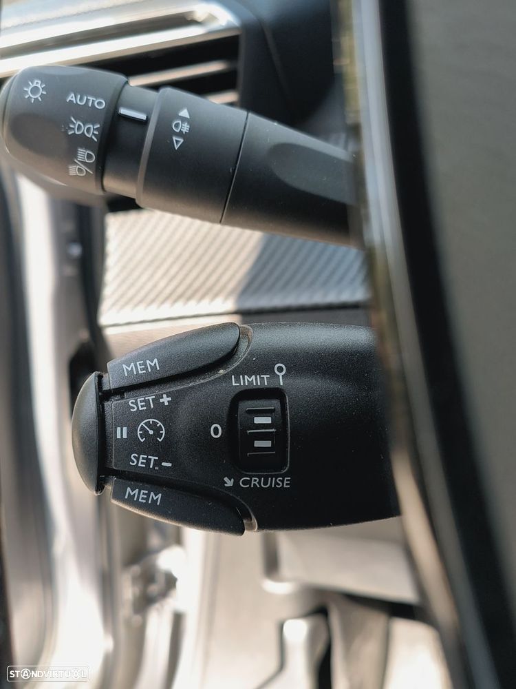 Peugeot e-2008 50 kWh Active Pack - 13