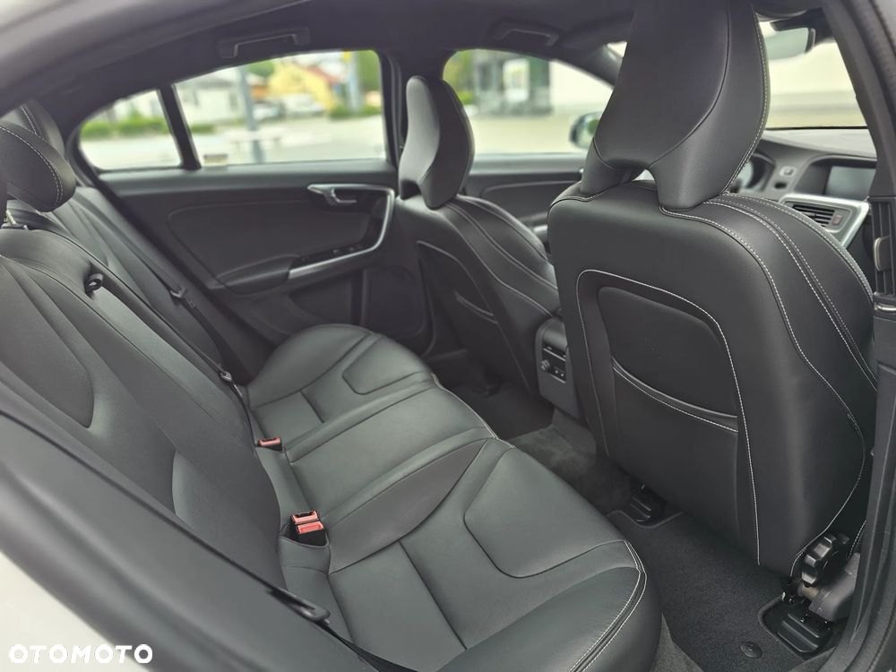 Volvo S60 T3 Drive-E Momentum - 12