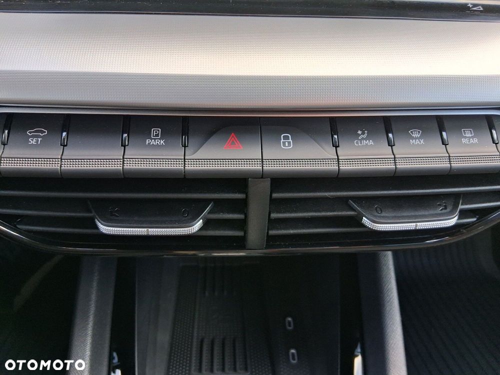 Skoda Octavia 1.5 TSI mHEV Selection DSG - 25