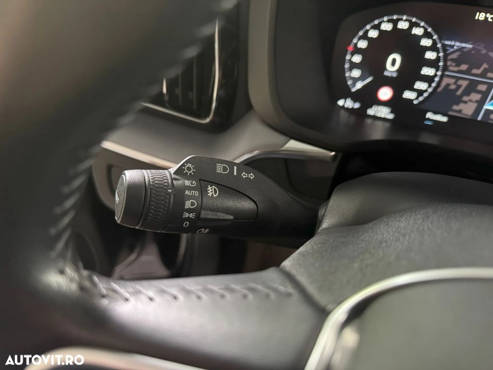Volvo XC 60 D4 Momentum Pro - 28