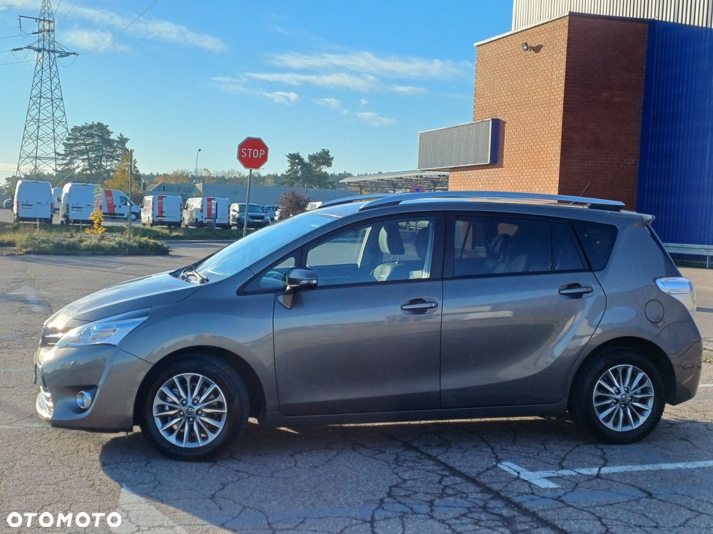 Toyota Verso 2016 photo 2