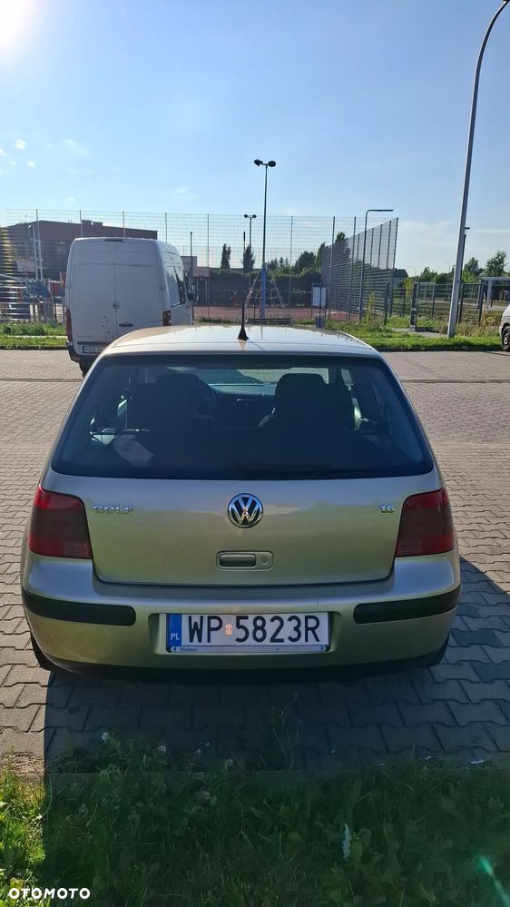 Volkswagen Golf - 6