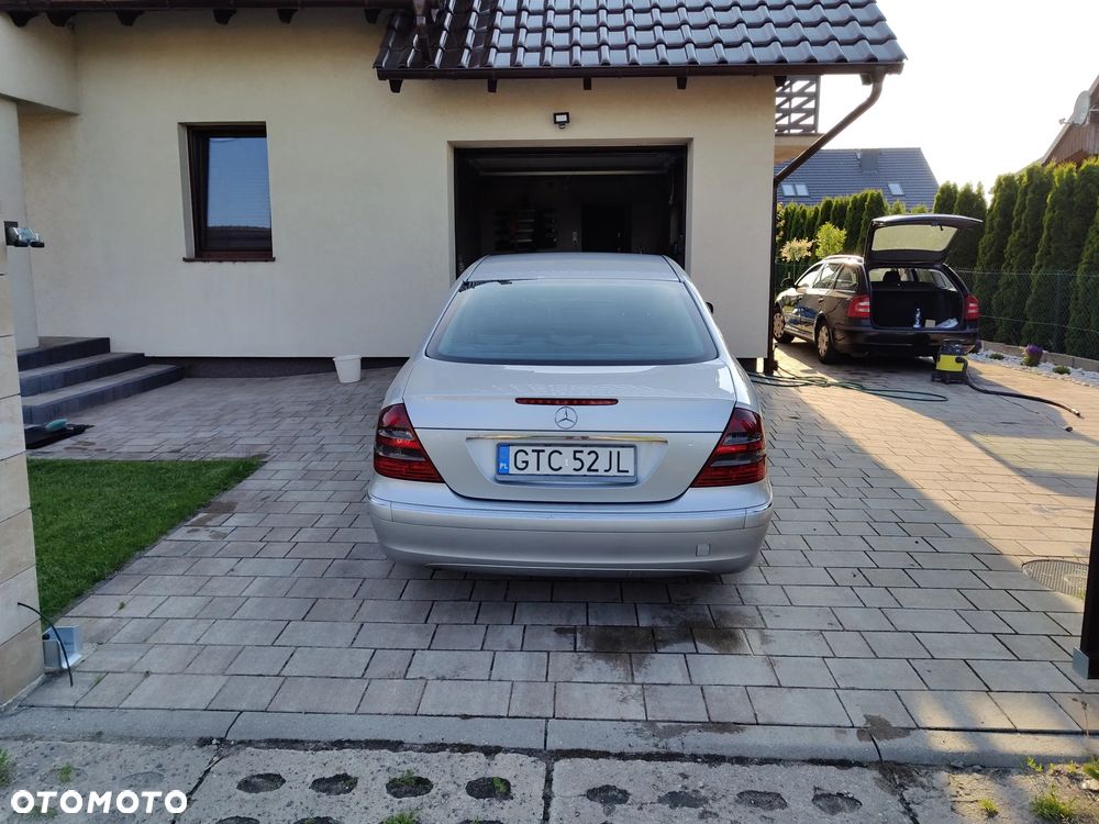 Mercedes-Benz E-Class 2002 photo 3