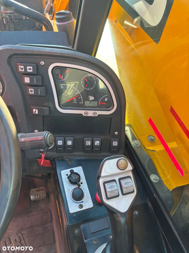 JCB 527-58 Agri Turbo - 12