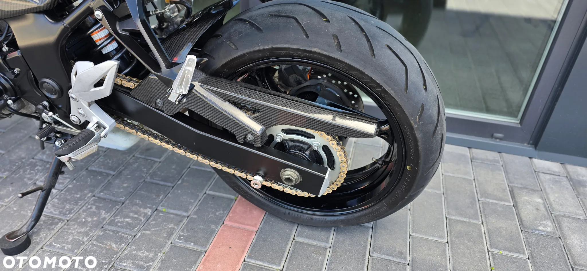 Suzuki GSR - 34