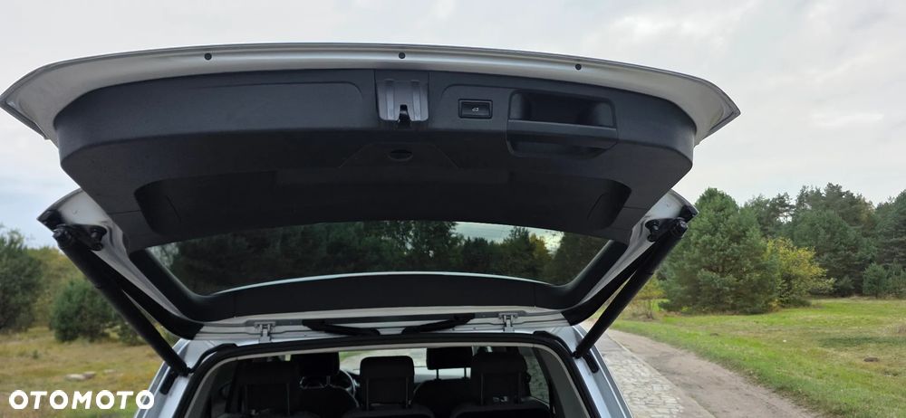 Volkswagen Touran 2.0 TDI SCR Highline - 22