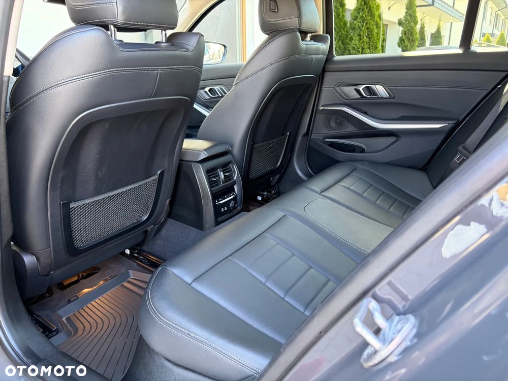 BMW Seria 3 330i - 19