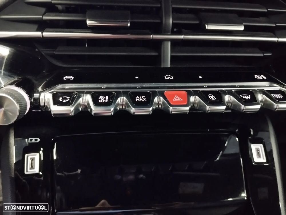 Peugeot 2008 1.2 PureTech Allure EAT8 - 32