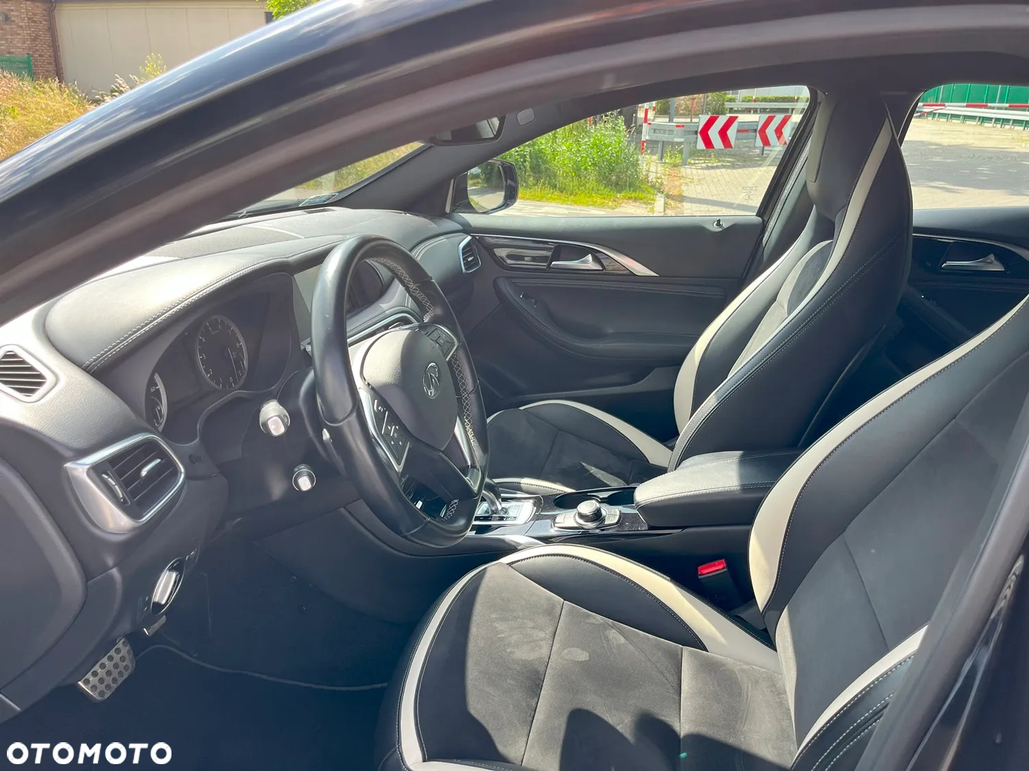 Infiniti Q30 2.0t Sport AWD 7DCT - 9