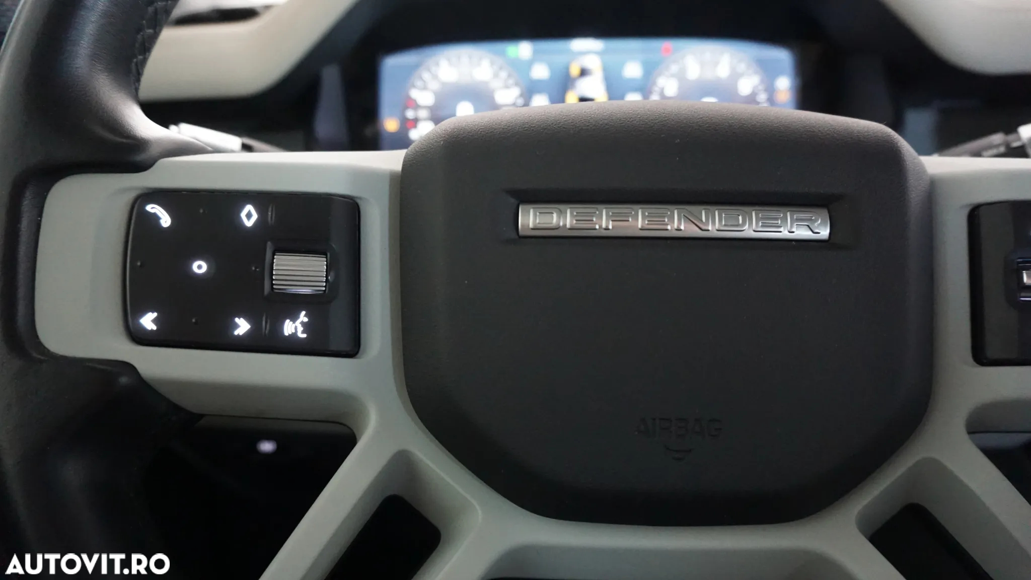 Land Rover Defender 110 2.0P 300 S - 16