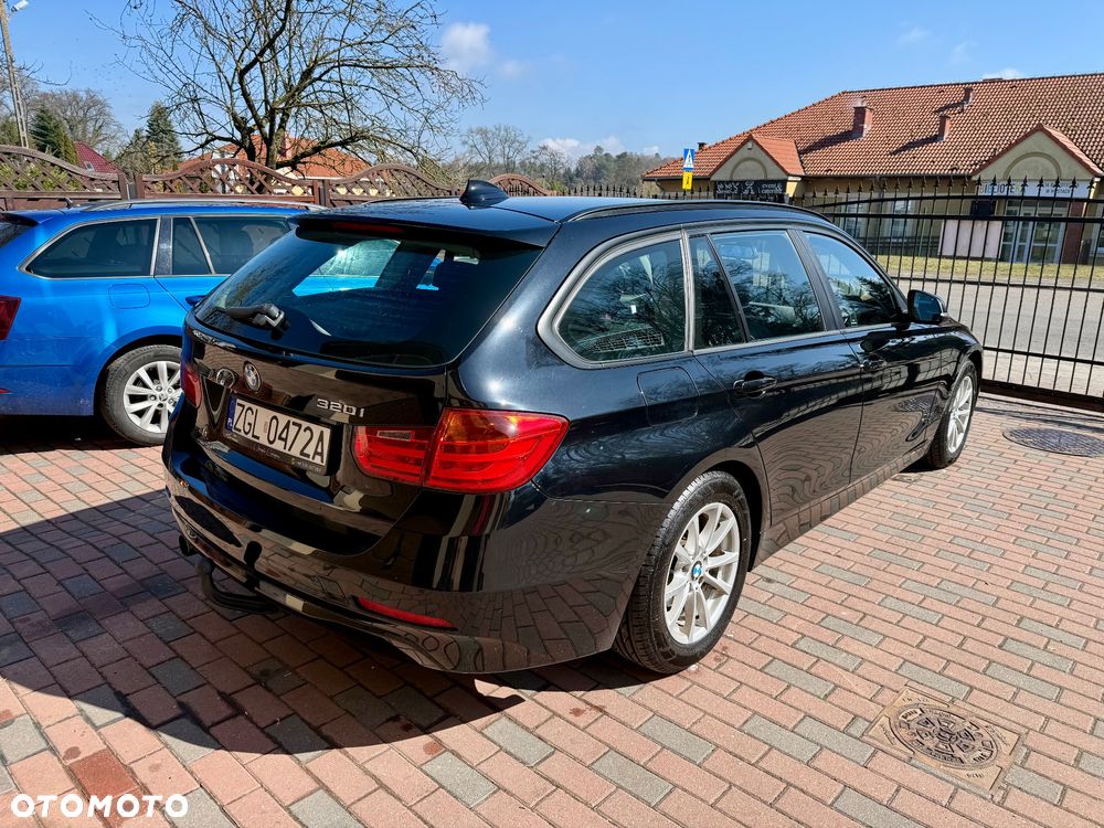 BMW Seria 3 320i - 6