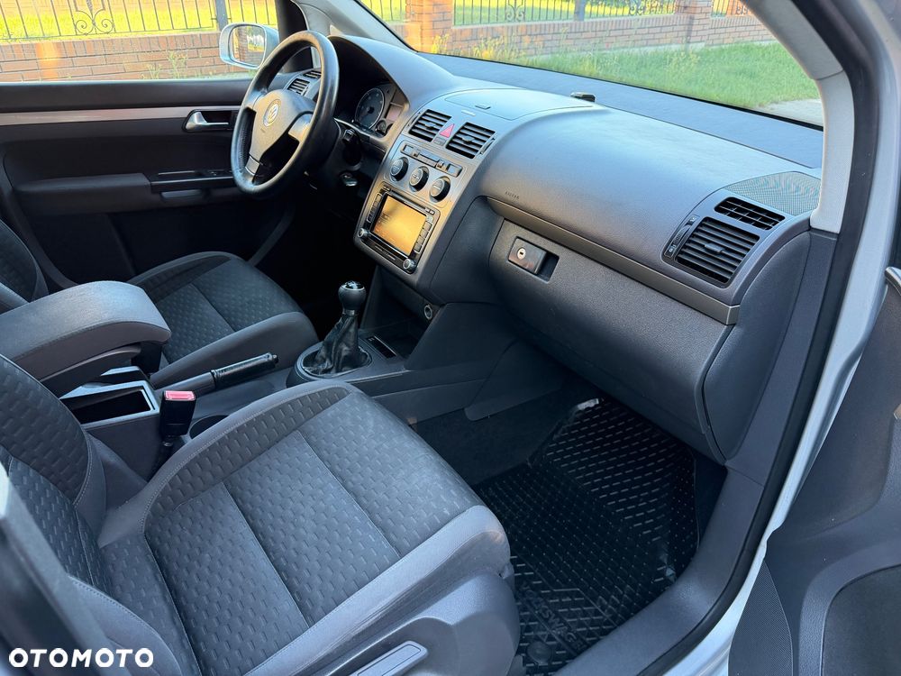 Volkswagen Touran 1.9 TDI DPF Blue Motion Highline - 28