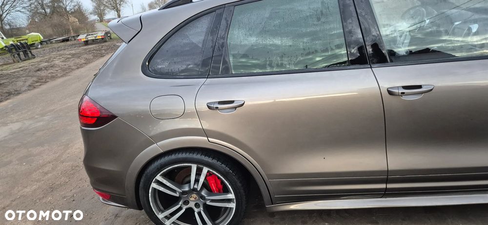 Porsche Cayenne GTS - 6