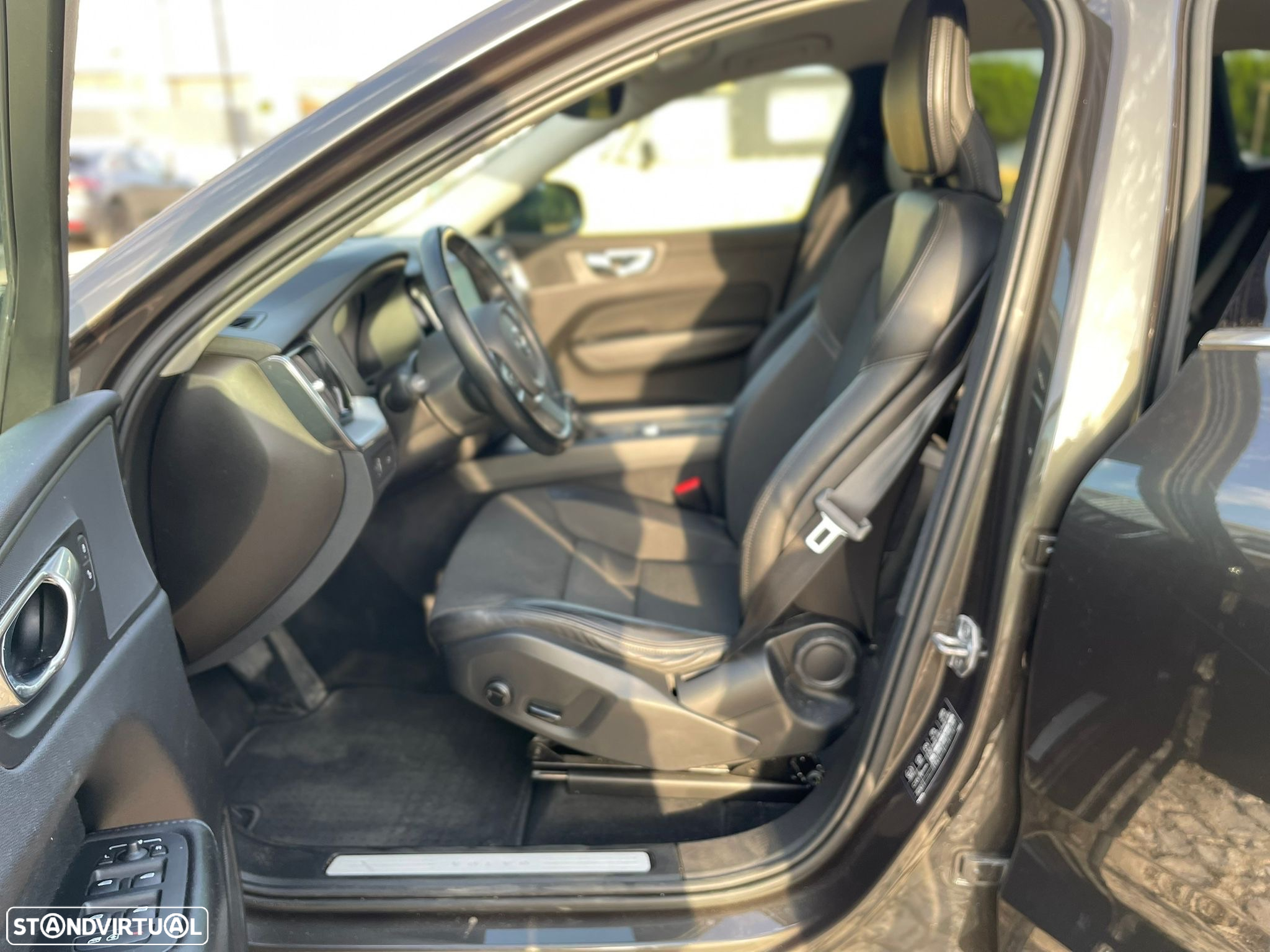 Volvo XC 60 2.0 D4 Momentum Geartronic - 11