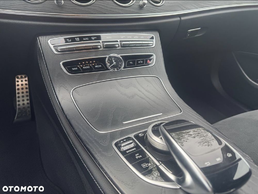 Mercedes-Benz Klasa E 200 4-Matic AMG - 20