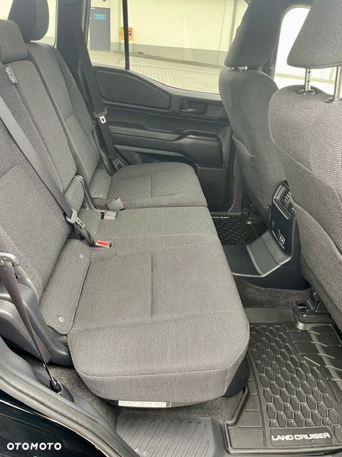 Toyota Land Cruiser - 17