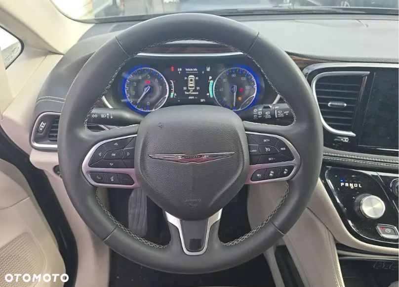 Chrysler Pacifica - 8