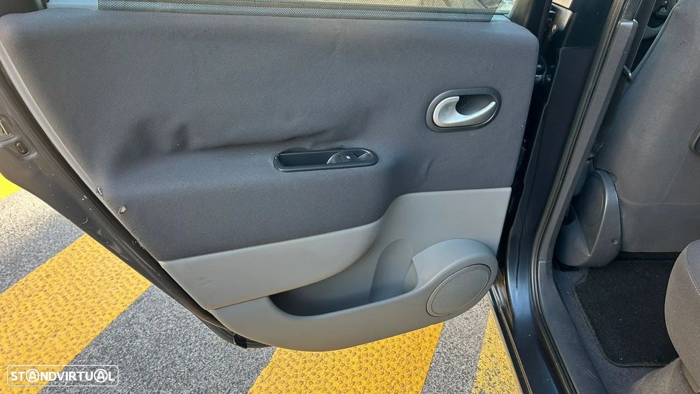 Renault Scénic 1.5 dCi Dynamique S - 15