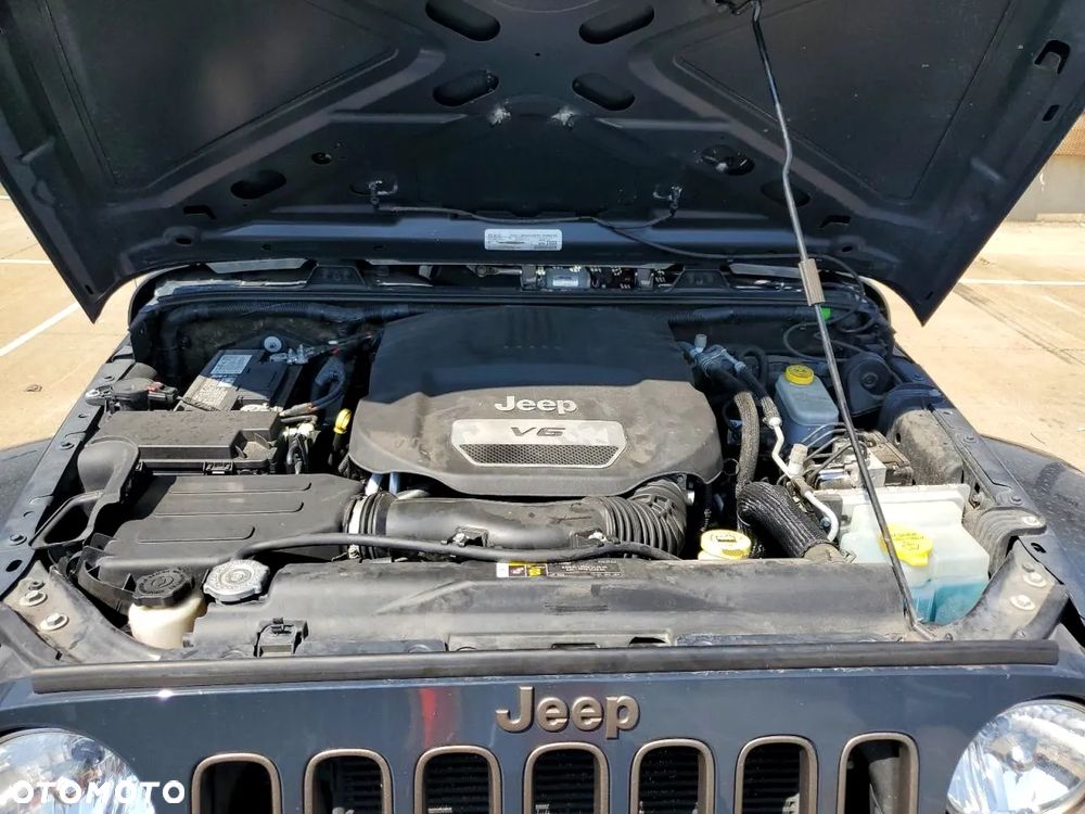 Jeep Wrangler - 12