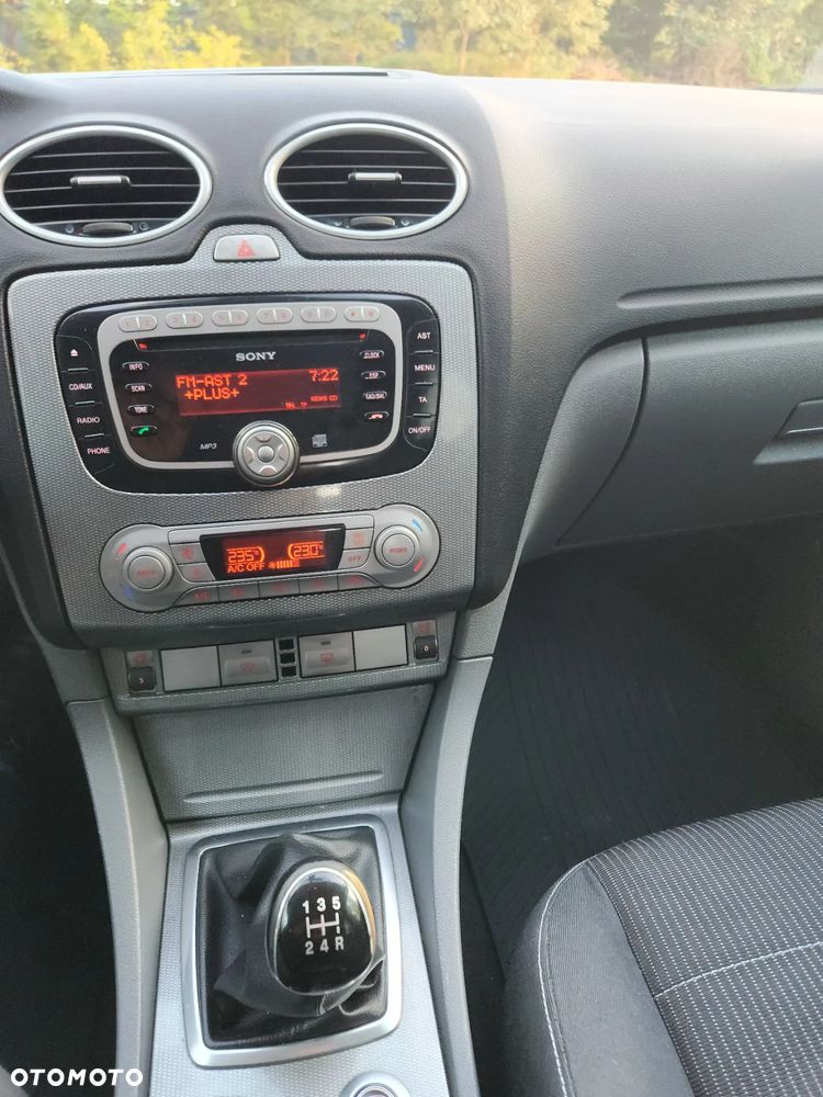 Ford Focus 2.0 ZX5 SE - 10