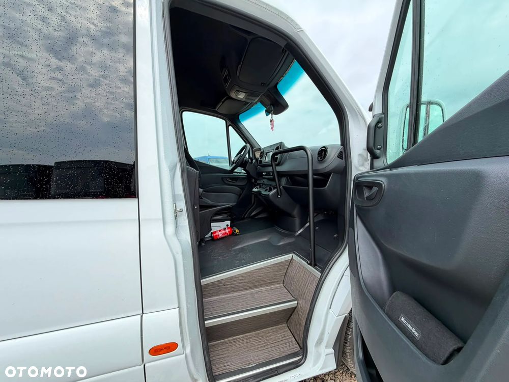 Mercedes-Benz Sprinter 517 - 12