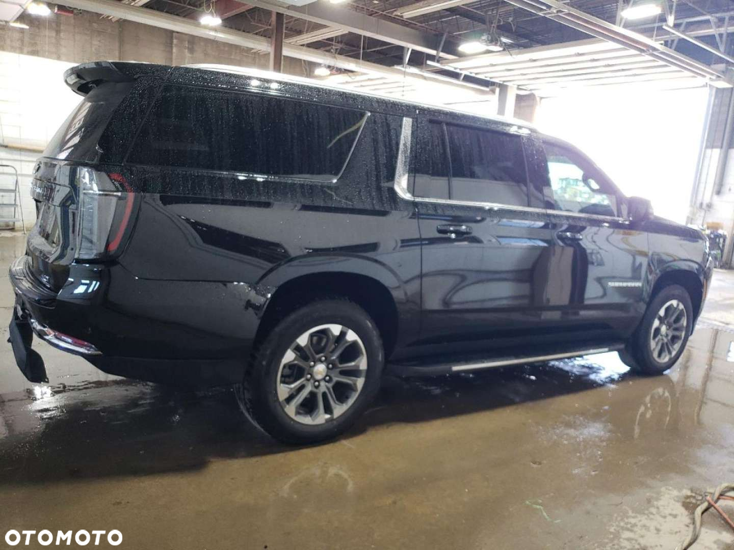 Chevrolet Suburban - 4