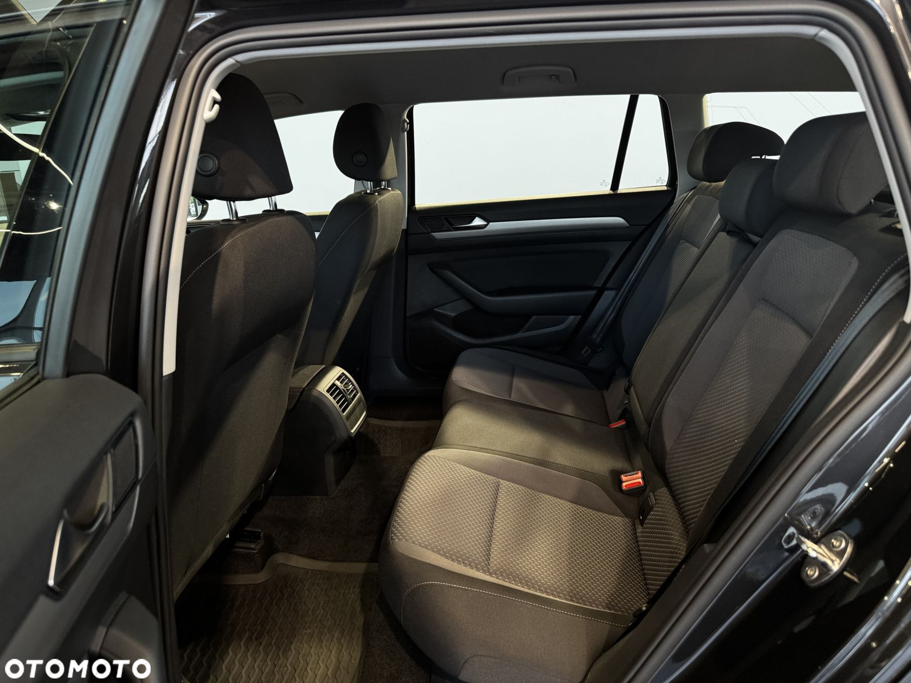 Volkswagen Passat - 14
