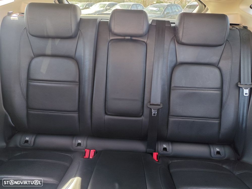 Jaguar E-Pace 2.0 i4D S - 35