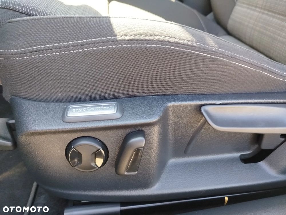 Volkswagen Passat Variant 2.0 TDI EVO Business DSG - 20