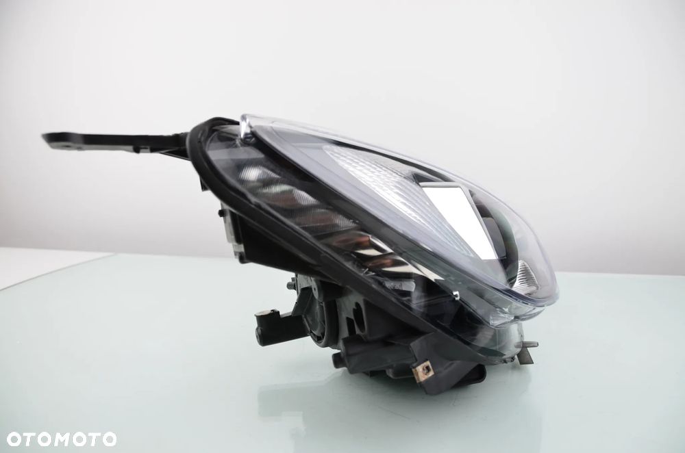 OPEL ASTRA IV GTC CASCADA XENON 13281281RH Prawy Przedni Oryginał - 6