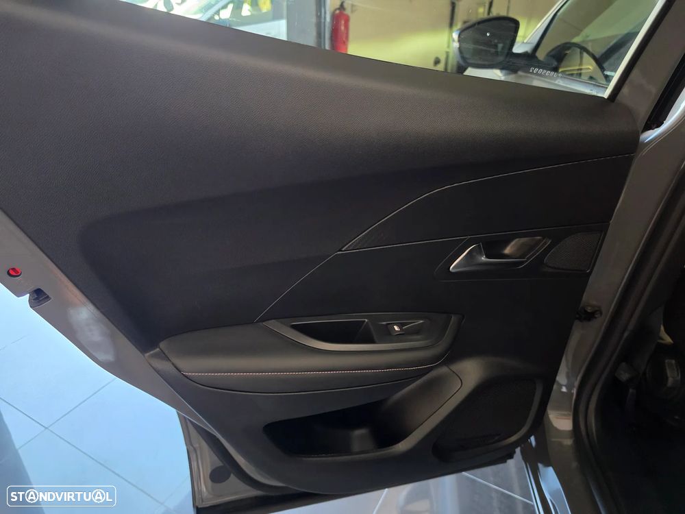 Peugeot 2008 1.2 PureTech Allure - 12