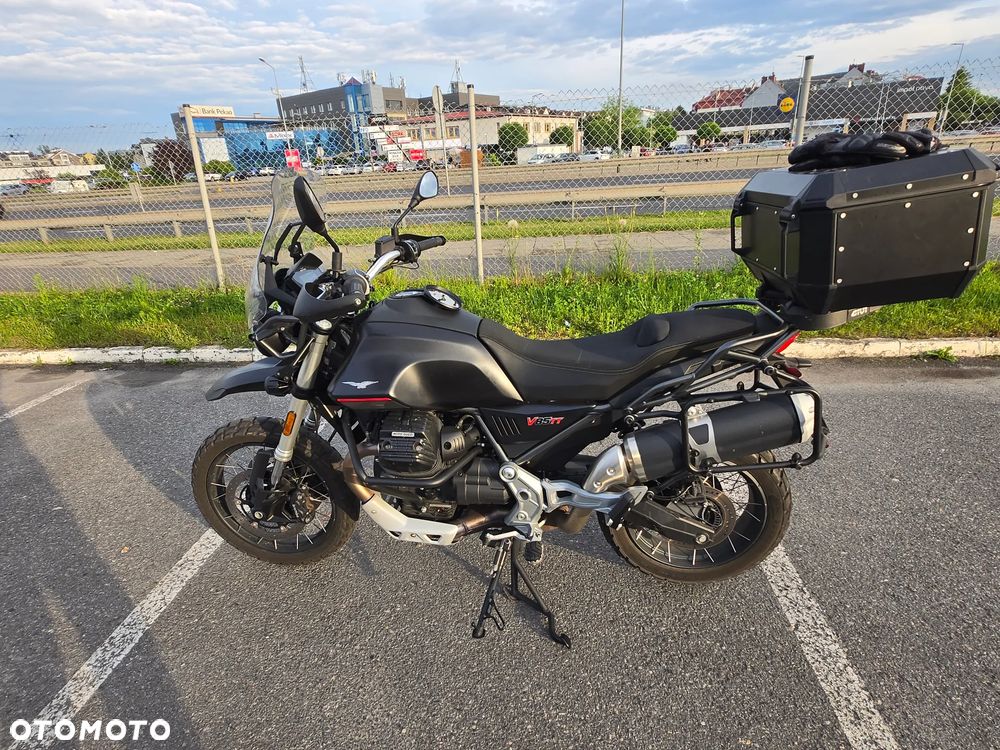 Moto Guzzi V85 - 1
