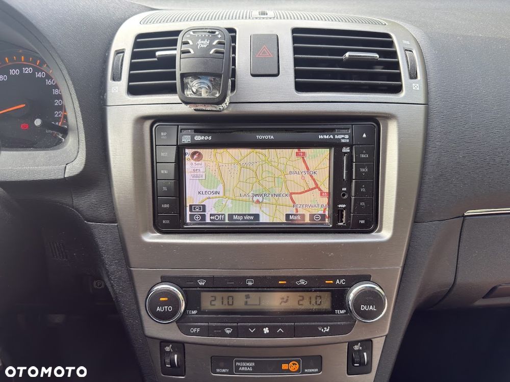 Toyota Avensis 1.8 Sol plus NAVI - 24