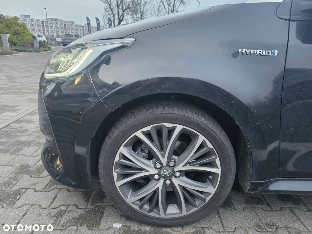 Toyota Yaris Hybrid 100 Selection - 17