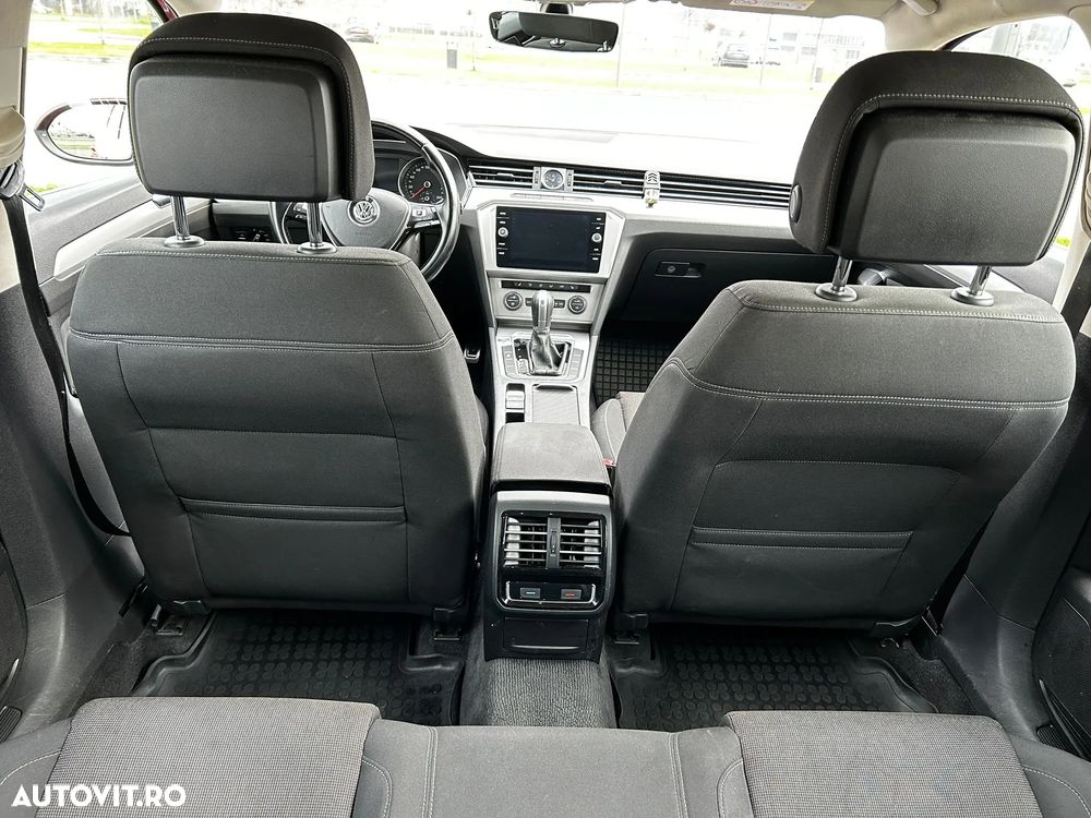 Volkswagen Passat - 12